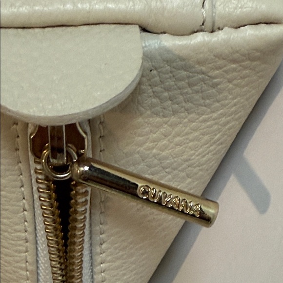 Cuyana Cream Leather Cosmetic Case - Picture 6 of 14